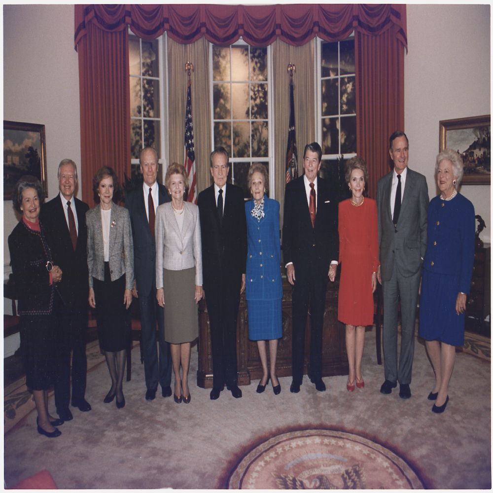 President and Mrs. Bush pose with the former presidents and first ladies in the replica of the Oval Office at the Dedication of the Ronald Reagan Presidential Library in Simi Valley, California. The participants include: Mrs. Lyndon Johnson, former Pre...